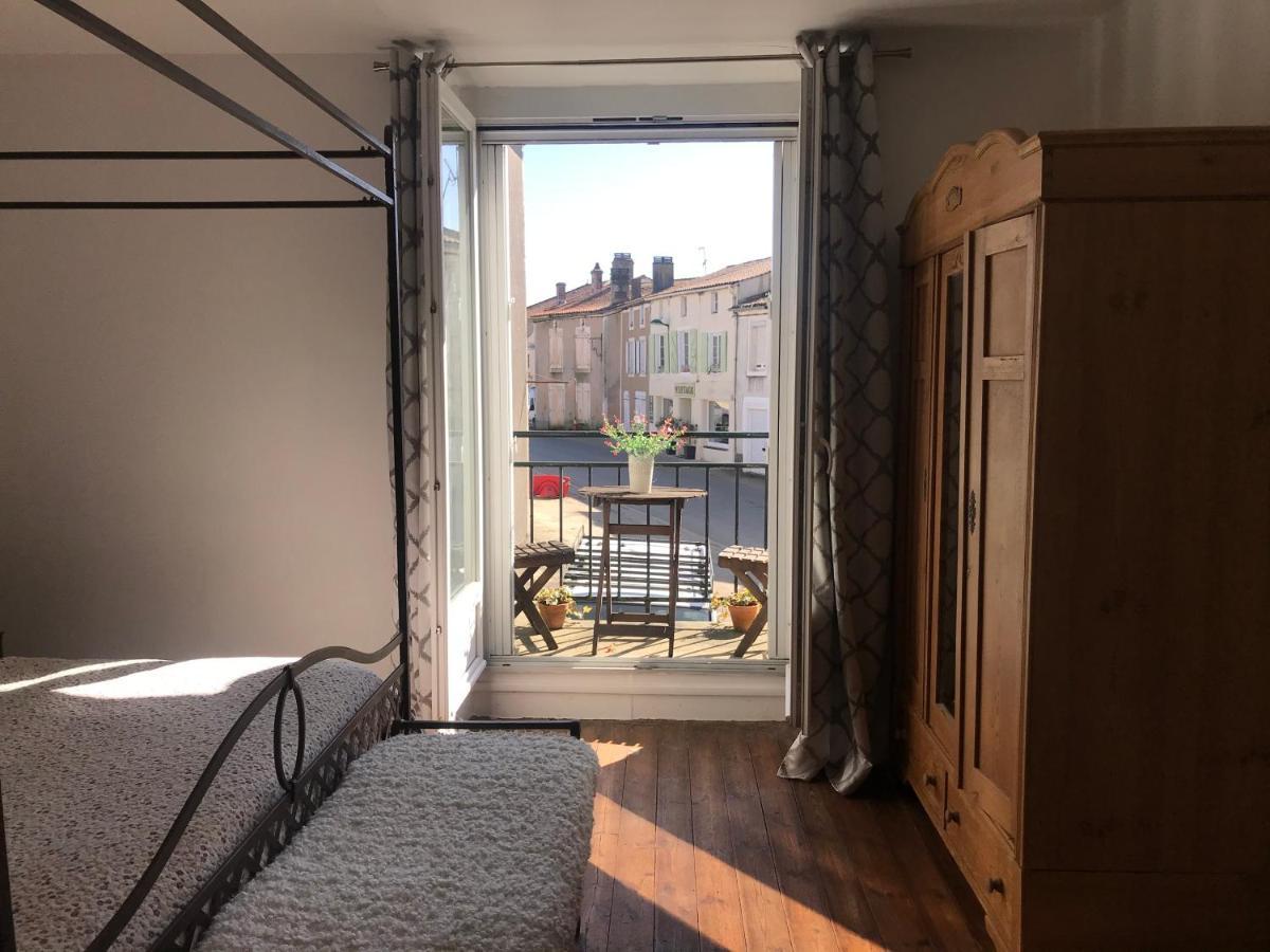Le Petit Maison Villa Montembœuf Buitenkant foto
